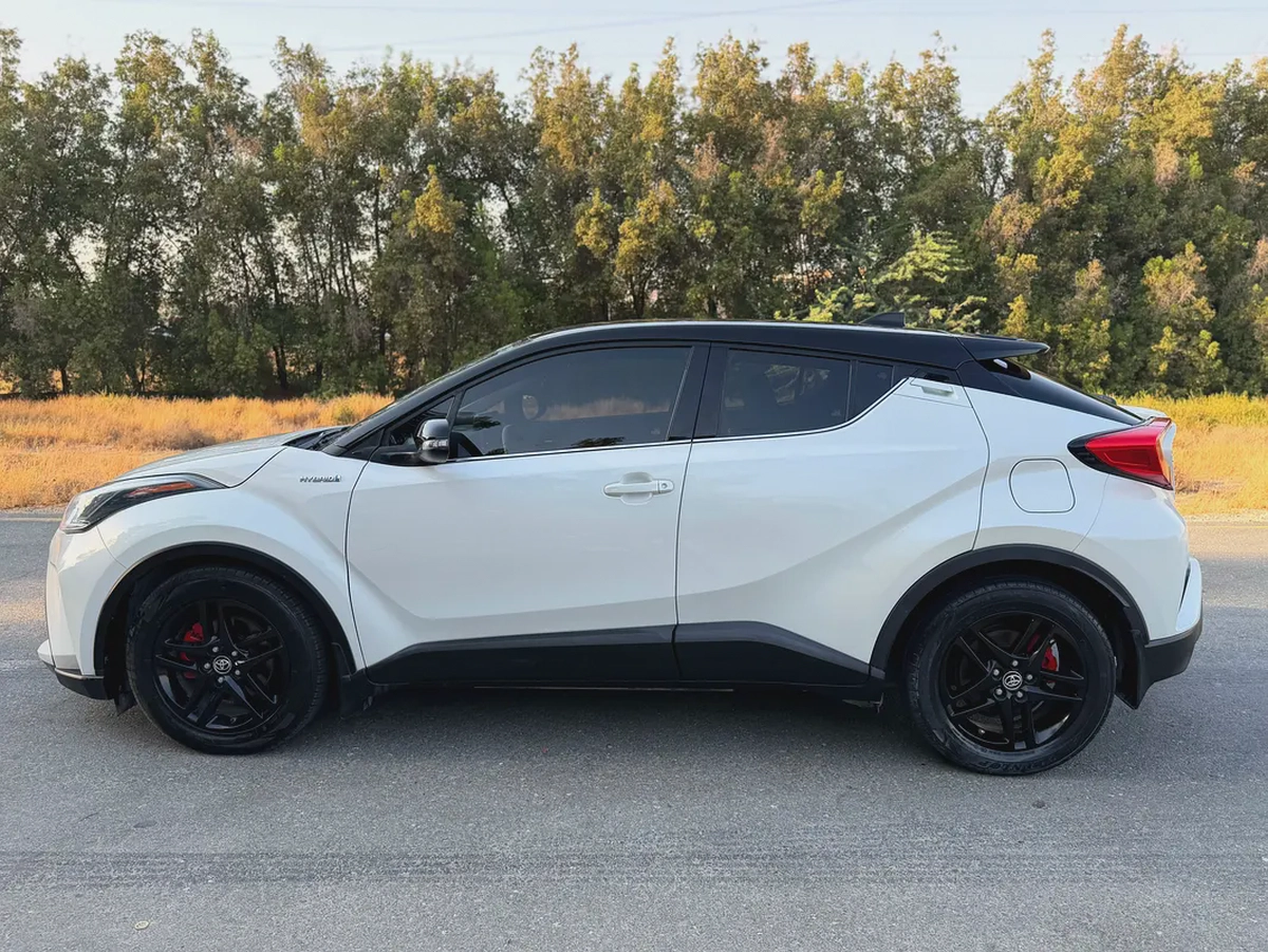 TOYOTA C-HR—2021–GCC—FREE ACCIDENT—ORIGINAL PAINT—HYBRID—EXCELLENT CONDITION