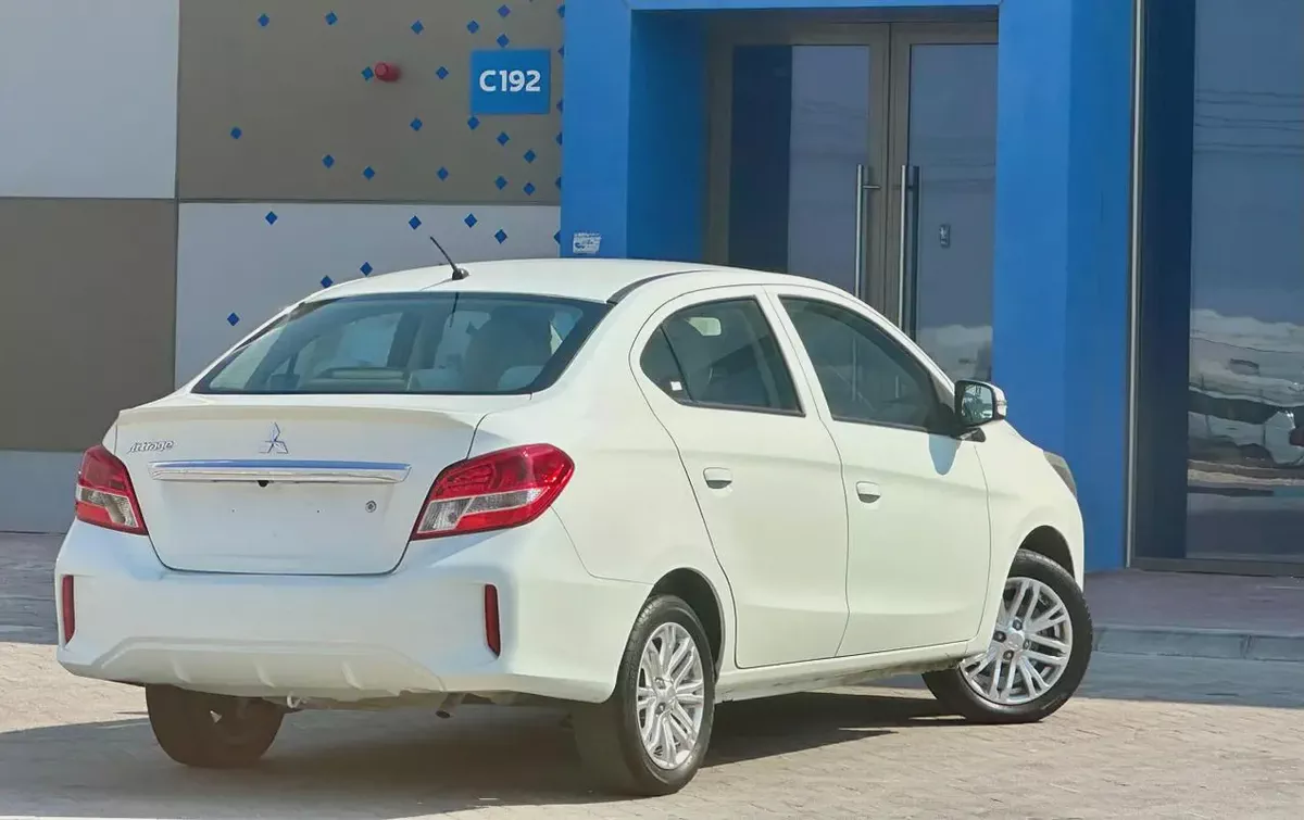 GLX MEDIUM LINE TRIM, 1.2L, GCC, ACCIDENT FREE, (365/-MONTHLY)-3-3