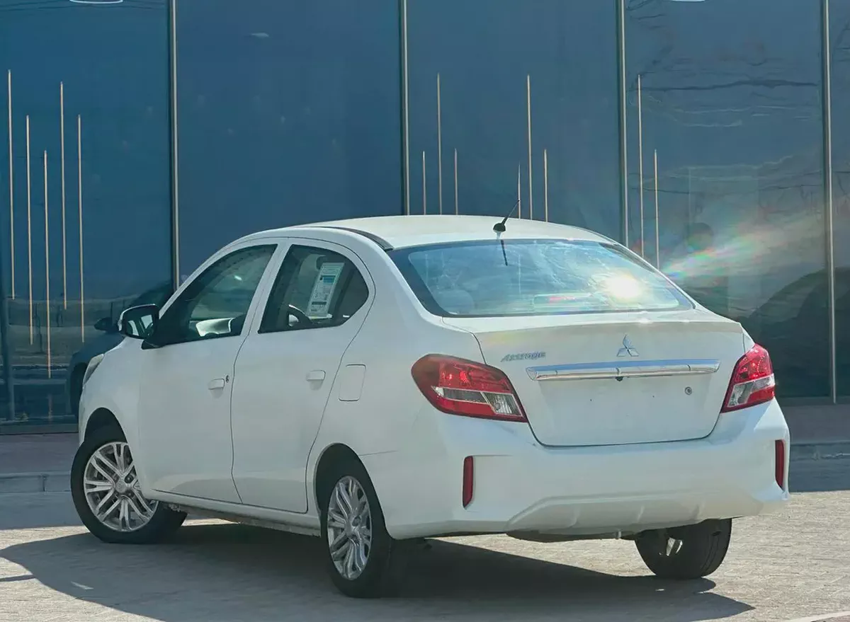 GLX MEDIUM LINE TRIM, 1.2L, GCC, ACCIDENT FREE, (365/-MONTHLY)-4-4