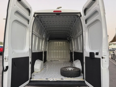 Peugeot Boxer 2023 White High Roof-10