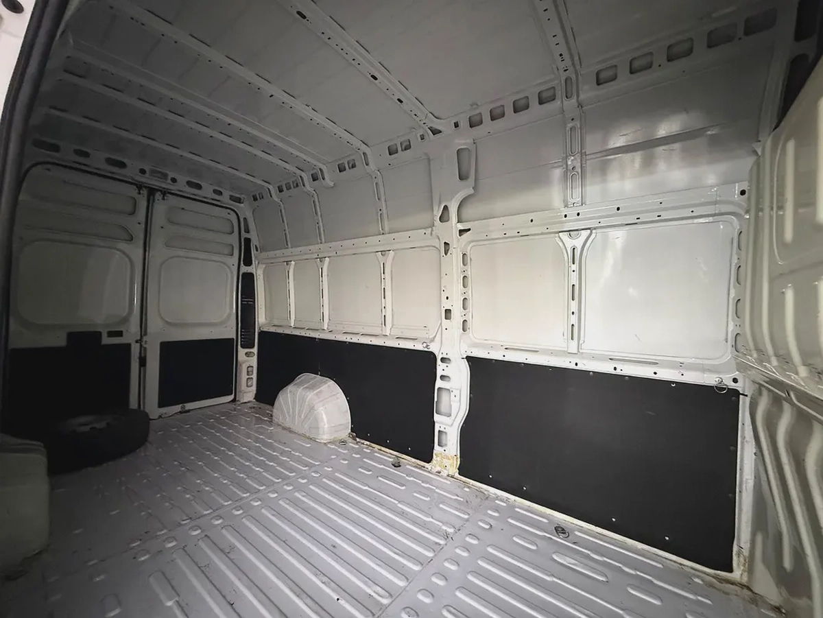 Peugeot Boxer 2023 White High Roof-9-9