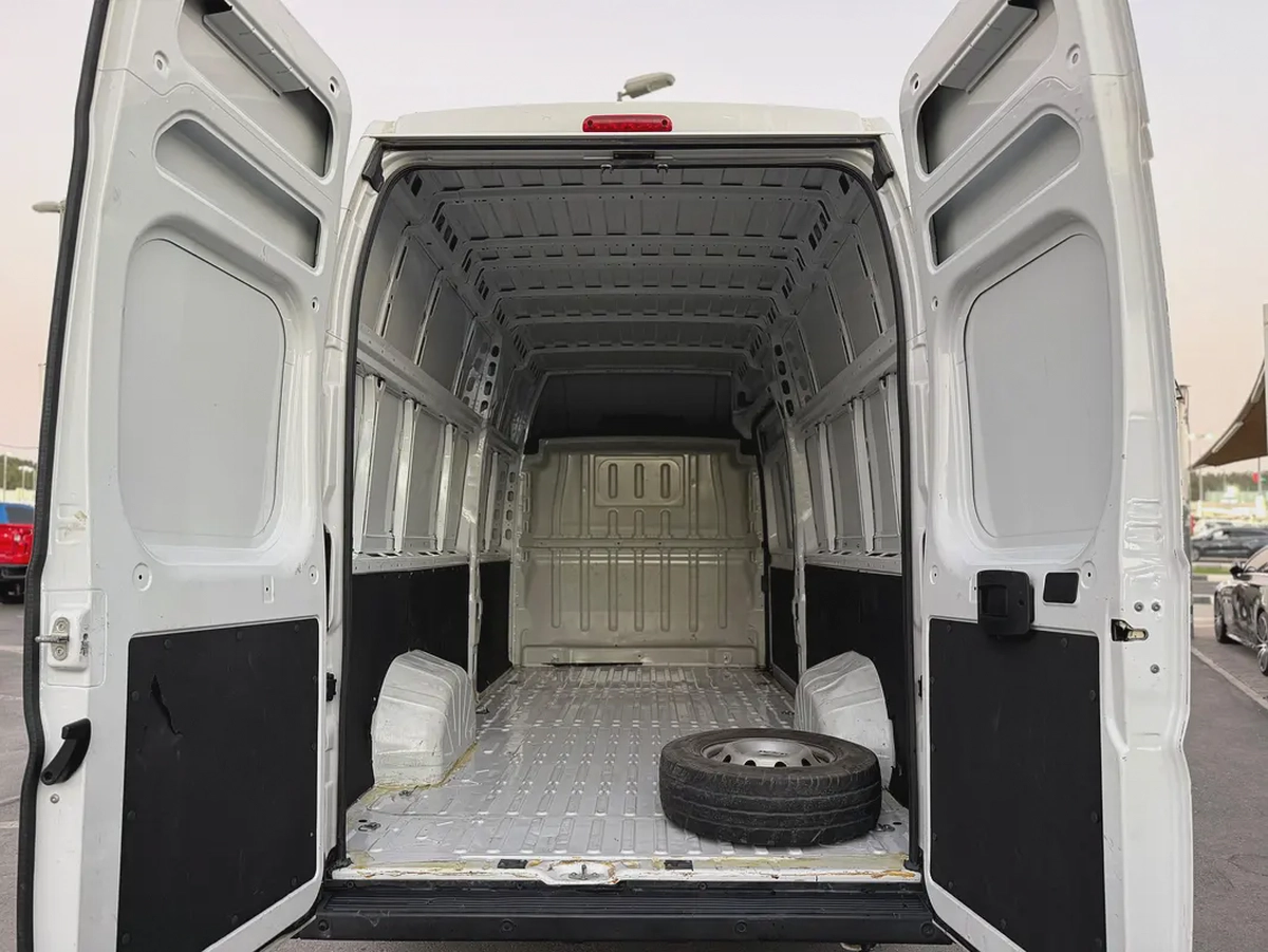 Peugeot Boxer 2023 White High Roof-10-10