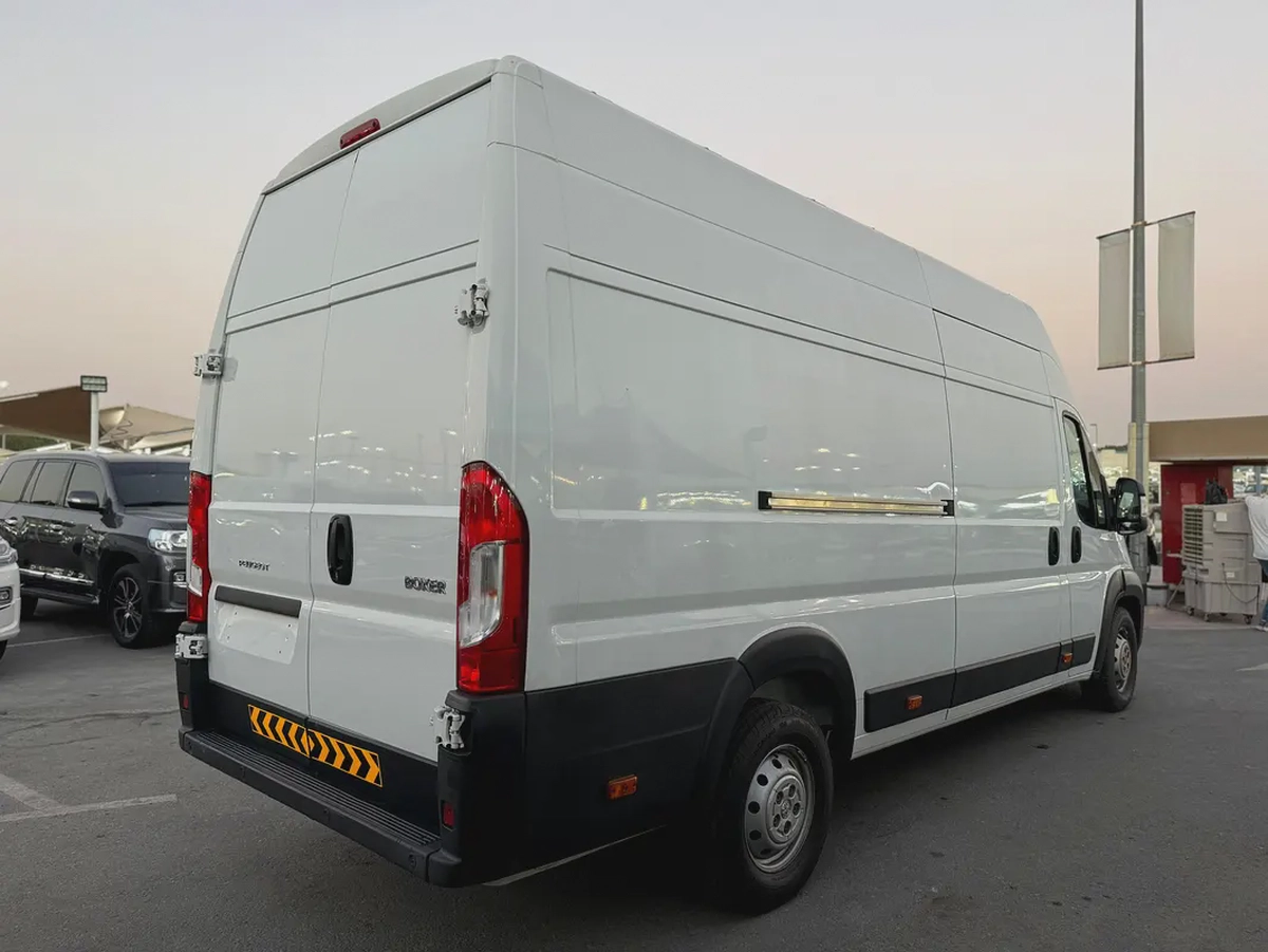 Peugeot Boxer 2023 White High Roof-3-3