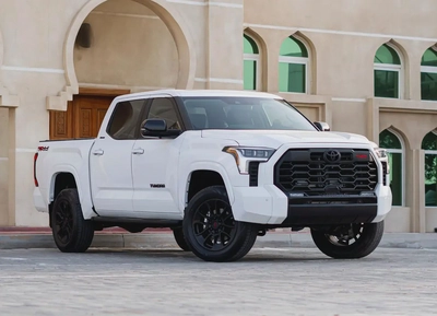 TOYOTA TUNDRA 2024 CRE WHITE-1