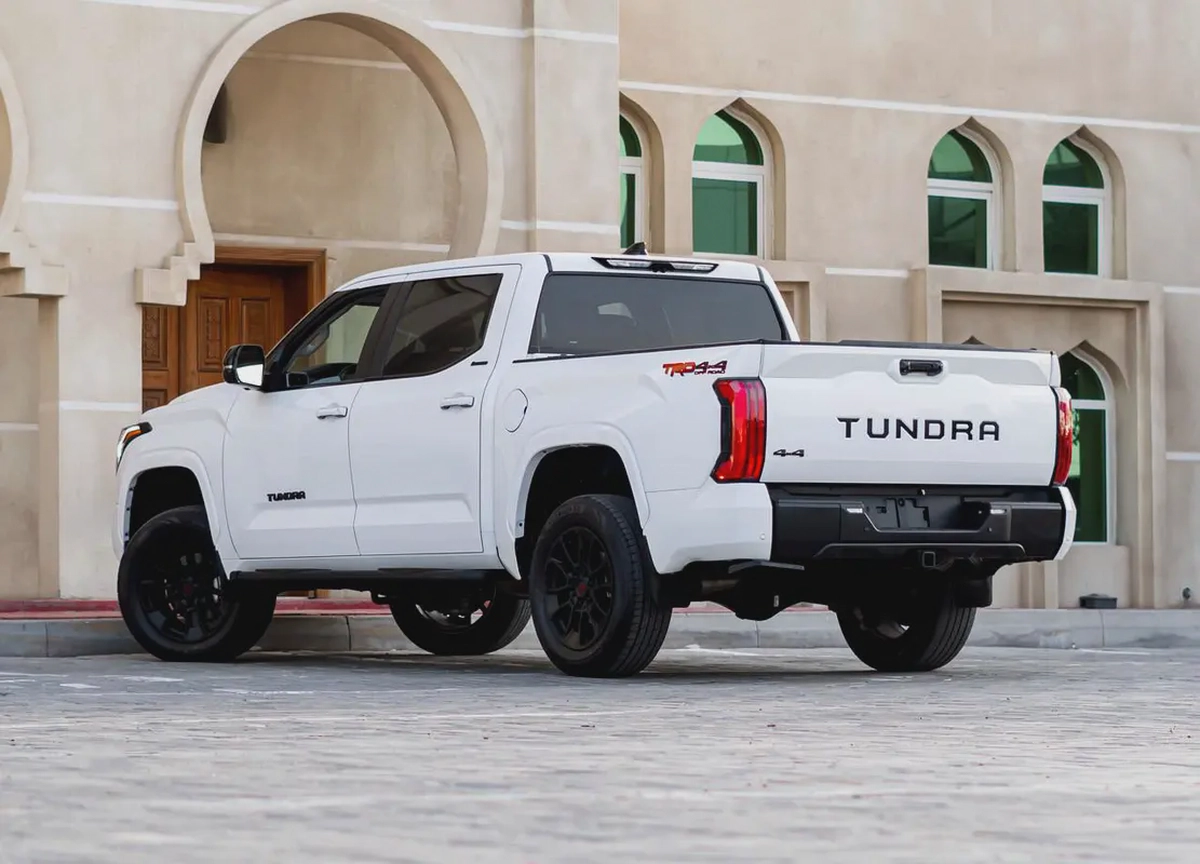 TOYOTA TUNDRA 2024 CRE WHITE-3-3