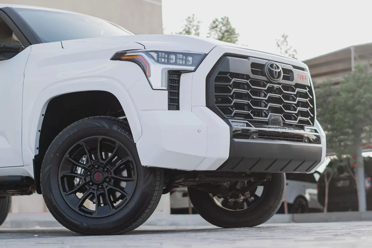 TOYOTA TUNDRA 2024 CRE WHITE-4-4