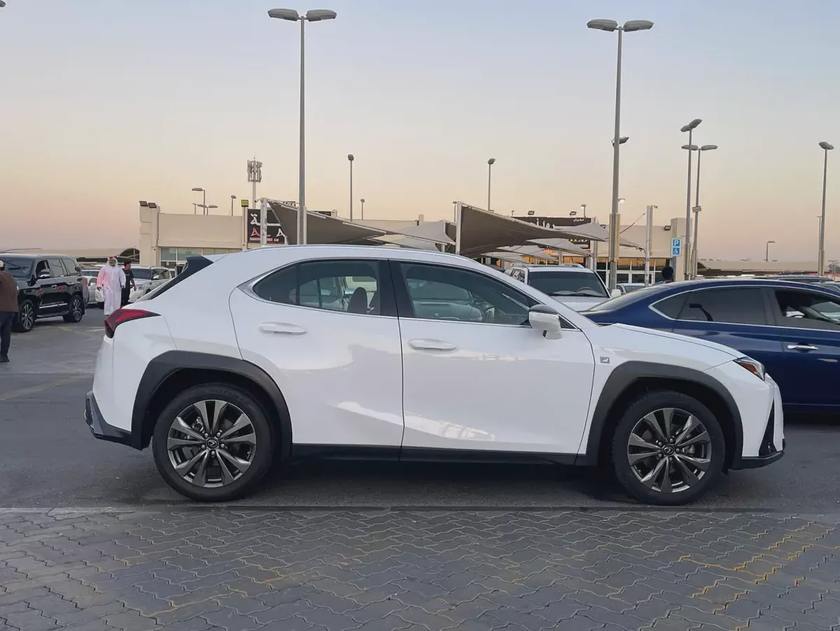 لكزس UX200 خليجي Lexus UX 200 2023 GCC Specs - Pristine Condition-6-6