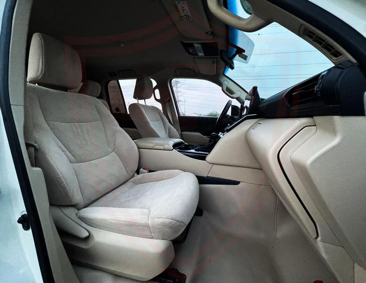 Toyota Land Cruiser GXR Toyota Land Cruiser Diesel 2022 | 3.3L V6 | GCC Specs | Accident-Free | Excellent Condition | AED 30-9-0