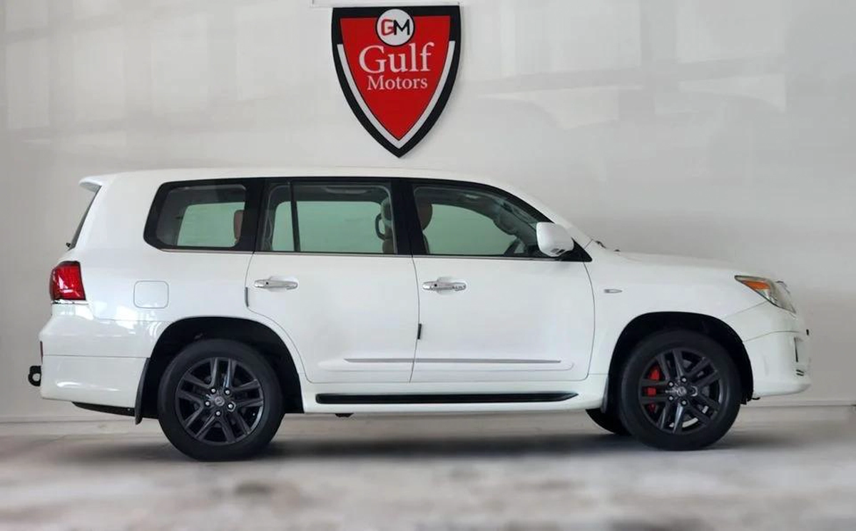 Lexus LX 570 5.7L-8CYL GCC EXCELLENT CONDITION .Al Futtaim Motors-4-4