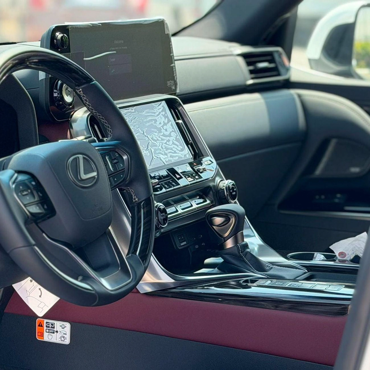 Lexus LX600 SIGNATURE LEXUS LX600 25 SPEAKRS SIGNATURE AL FUTTAIM SPECS 2026-11-0
