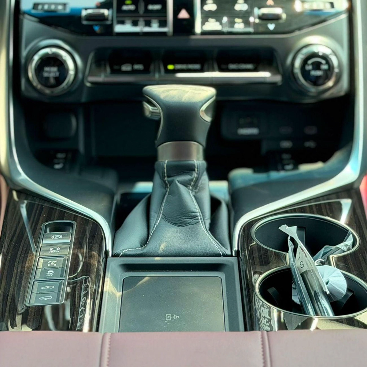Lexus LX600 SIGNATURE LEXUS LX600 25 SPEAKRS SIGNATURE AL FUTTAIM SPECS 2026-6-0