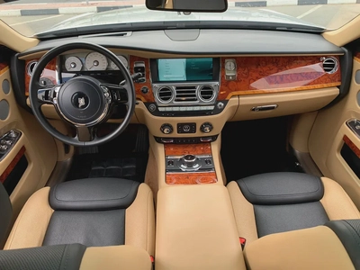 ROLLS ROYCE**2016**GCC SPEC NEAT AND CLEAN-9