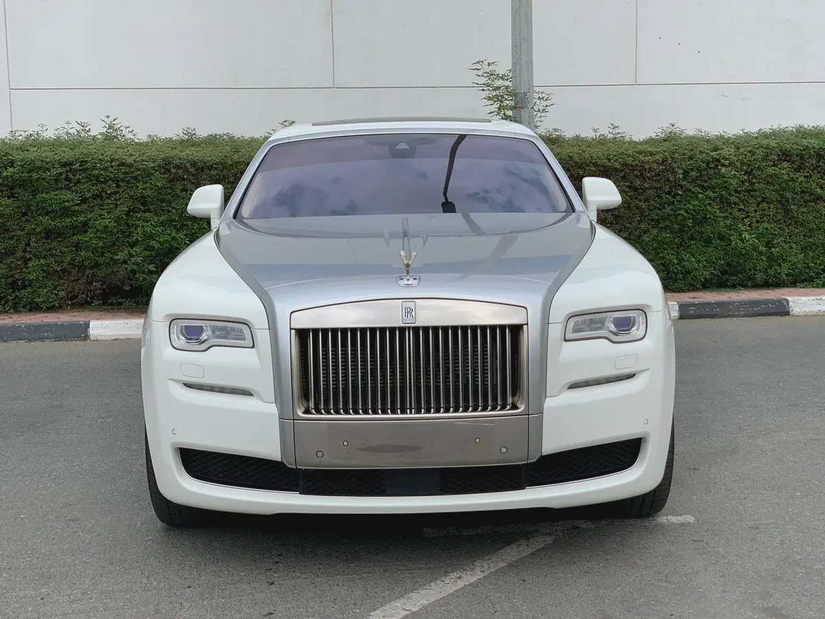 ROLLS ROYCE**2016**GCC SPEC NEAT AND CLEAN-1-1