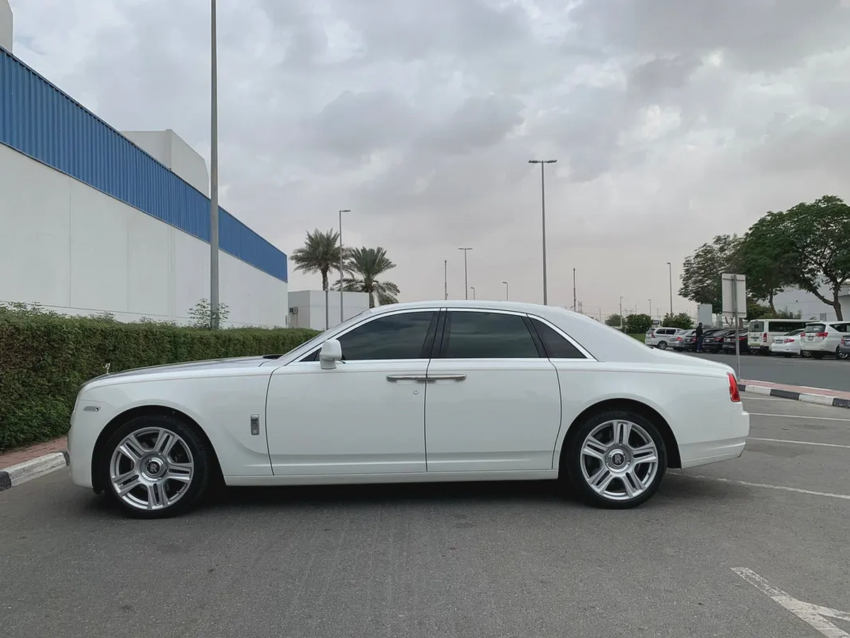 ROLLS ROYCE**2016**GCC SPEC NEAT AND CLEAN-4-4