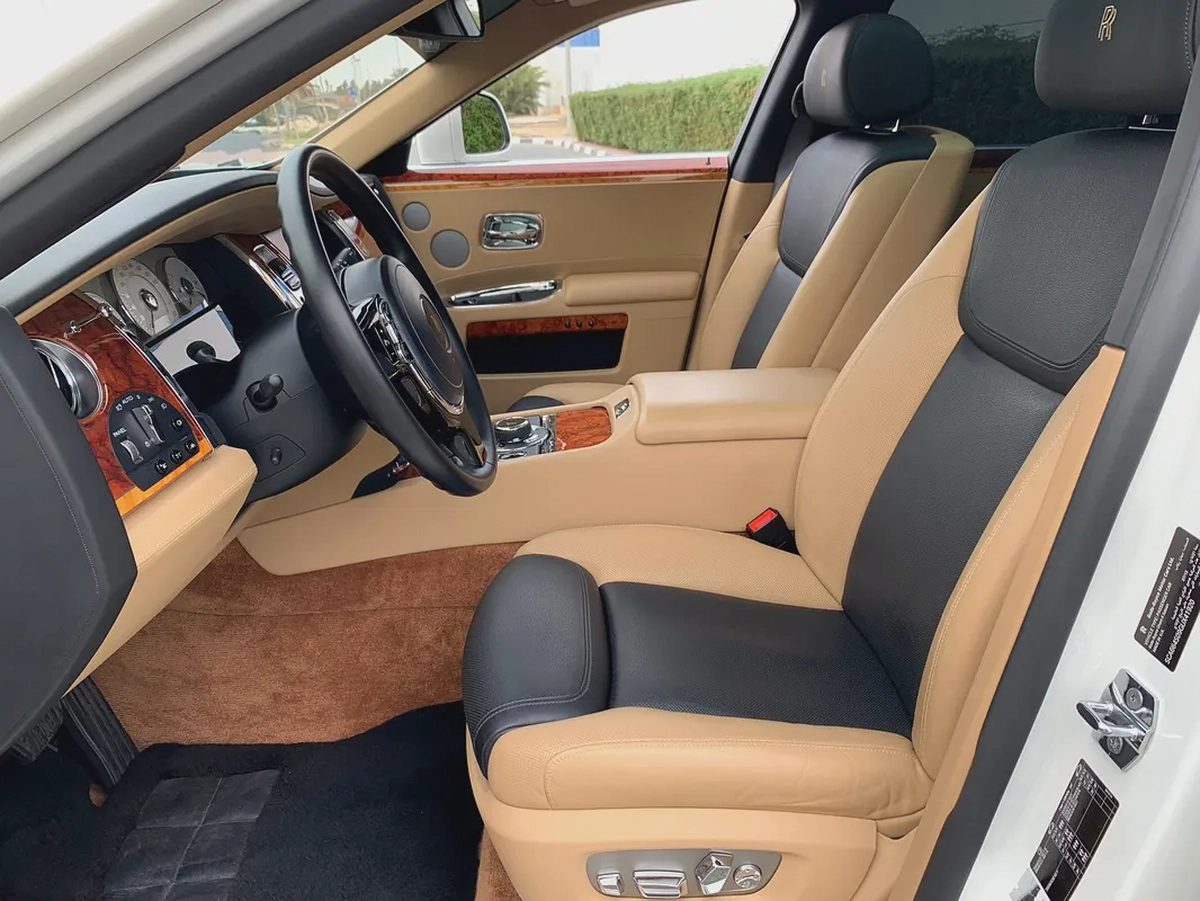 ROLLS ROYCE**2016**GCC SPEC NEAT AND CLEAN-6-6