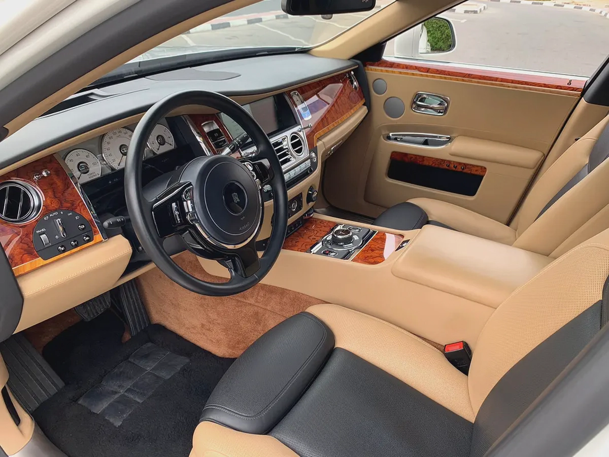 ROLLS ROYCE**2016**GCC SPEC NEAT AND CLEAN-7-7