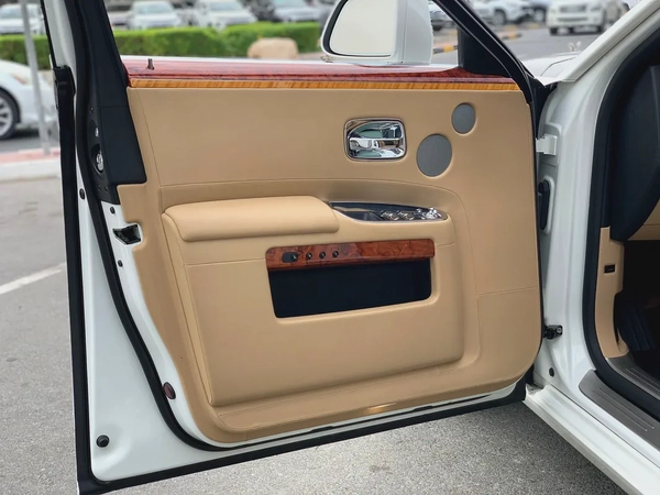 ROLLS ROYCE**2016**GCC SPEC NEAT AND CLEAN
