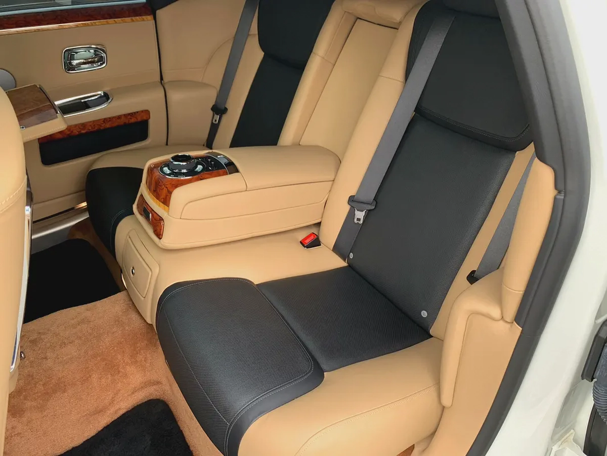 ROLLS ROYCE**2016**GCC SPEC NEAT AND CLEAN-14-14