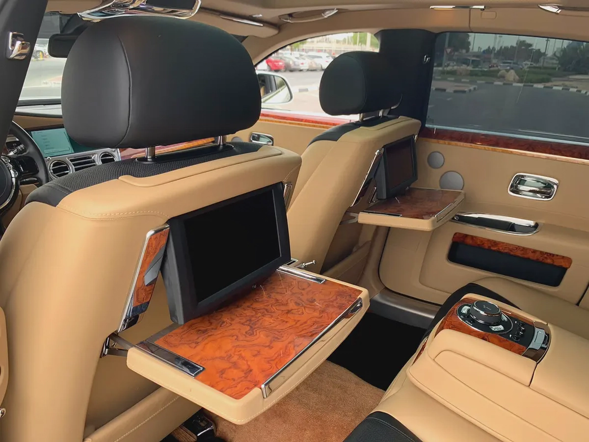 ROLLS ROYCE**2016**GCC SPEC NEAT AND CLEAN-15-15