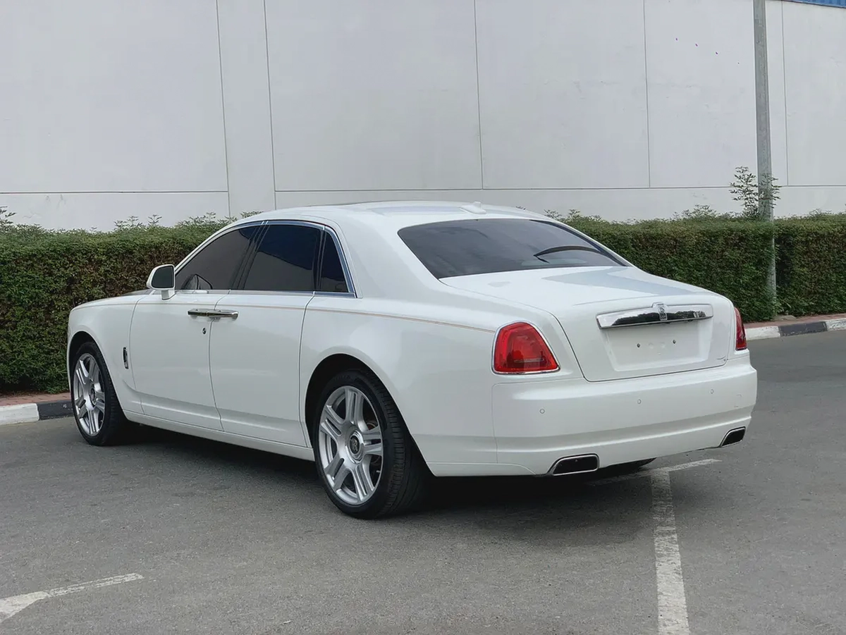 ROLLS ROYCE**2016**GCC SPEC NEAT AND CLEAN-18-18