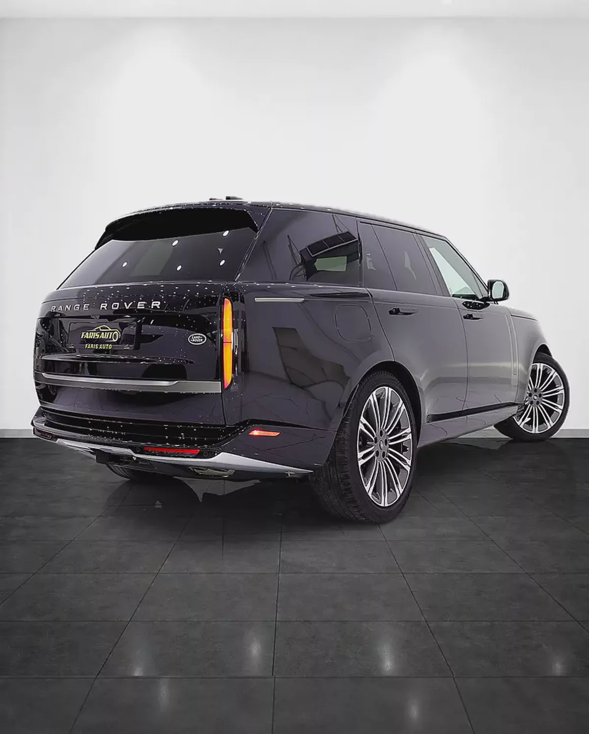 RANGE ROVER P-530 V8 FULLY LOADED 2023 LIKE NEW-3-3