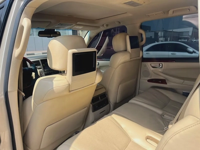 GCC Specs Lexus LX 570 Sport 2015 - Perfect Condition-8