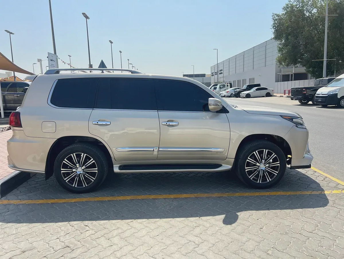 GCC Specs Lexus LX 570 Sport 2015 - Perfect Condition-7-7