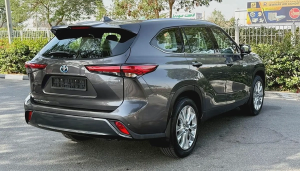 2022 Toyota Highlander VXR Hybrid | G.C.C | First Owner