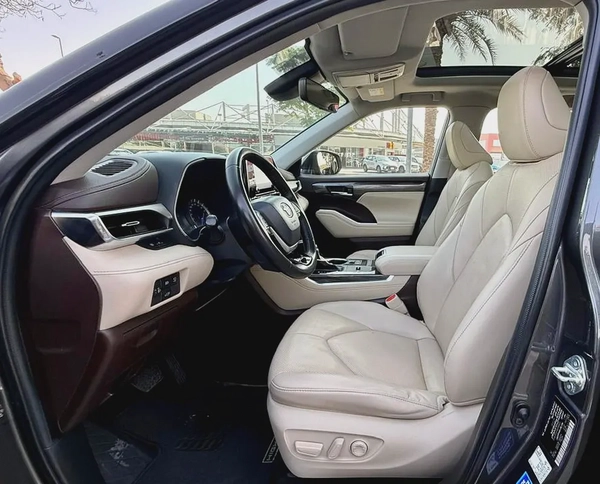 2022 Toyota Highlander VXR Hybrid | G.C.C | First Owner