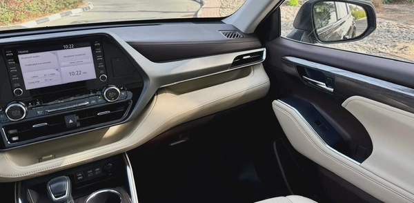 2022 Toyota Highlander VXR Hybrid | G.C.C | First Owner