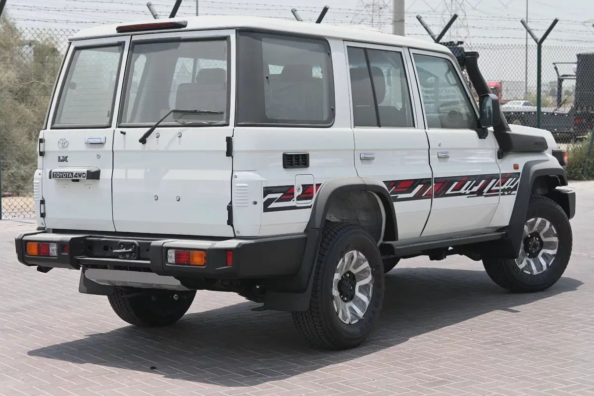 Toyota Land Cruiser LC 76 LX 2026 GCC Specs DIFF LOCK , WINCH-11-11