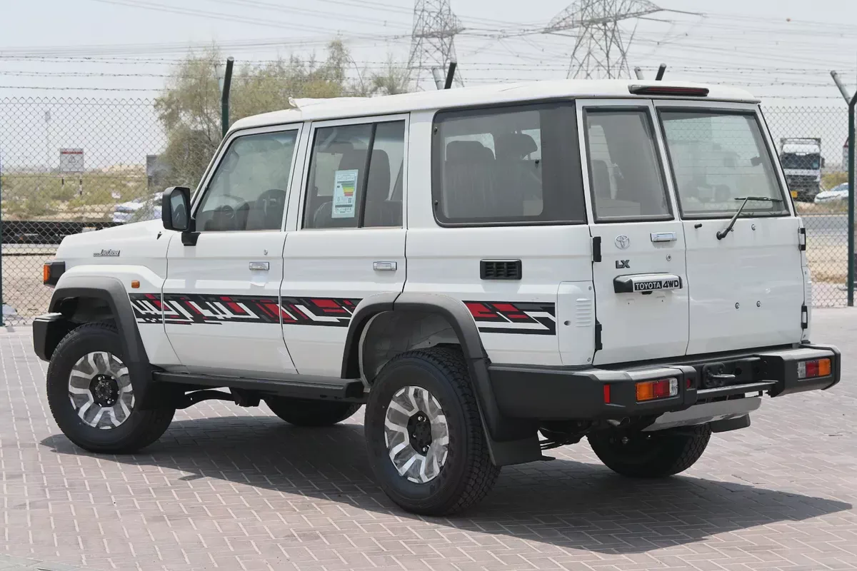 Toyota Land Cruiser LC 76 LX 2026 GCC Specs DIFF LOCK , WINCH-13-13