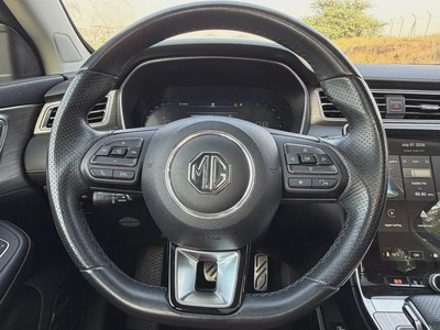 MG—RX5–GCC—FREE ACCIDENT—LUXURY—FULL OPTIONS—FULL SERVICE HISTORY—UNDER WARRANTY-13