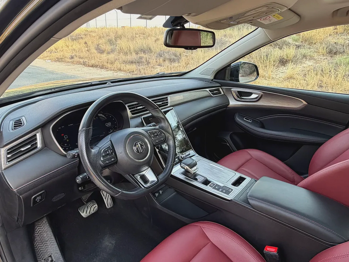 MG—RX5–GCC—FREE ACCIDENT—LUXURY—FULL OPTIONS—FULL SERVICE HISTORY—UNDER WARRANTY