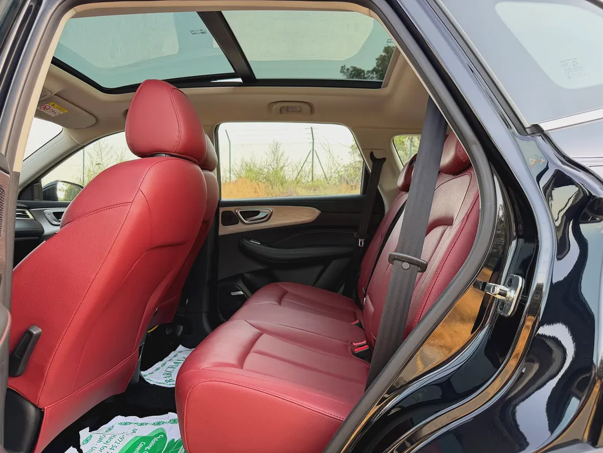 MG—RX5–GCC—FREE ACCIDENT—LUXURY—FULL OPTIONS—FULL SERVICE HISTORY—UNDER WARRANTY
