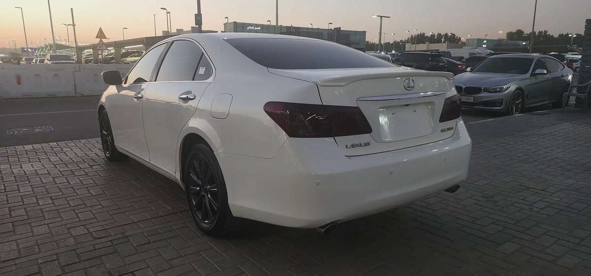 Lexus ES 350 2007 GCC Specs - Well Maintained Luxury Sedan-2-2