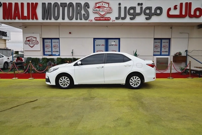 TOYOTA COROLLA 2.0 2018 MODEL, EMI STARTS 840 AVAILABLE CASH AND FINANCE ZERO DOWN PAYMENT.-4