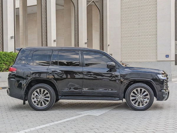 TOYOTA LAND CRUISER 2009 FACELIFTED 2025 WITH INTERIOR AND EXTERIOR GCC IN EXCELLENT CONDITION