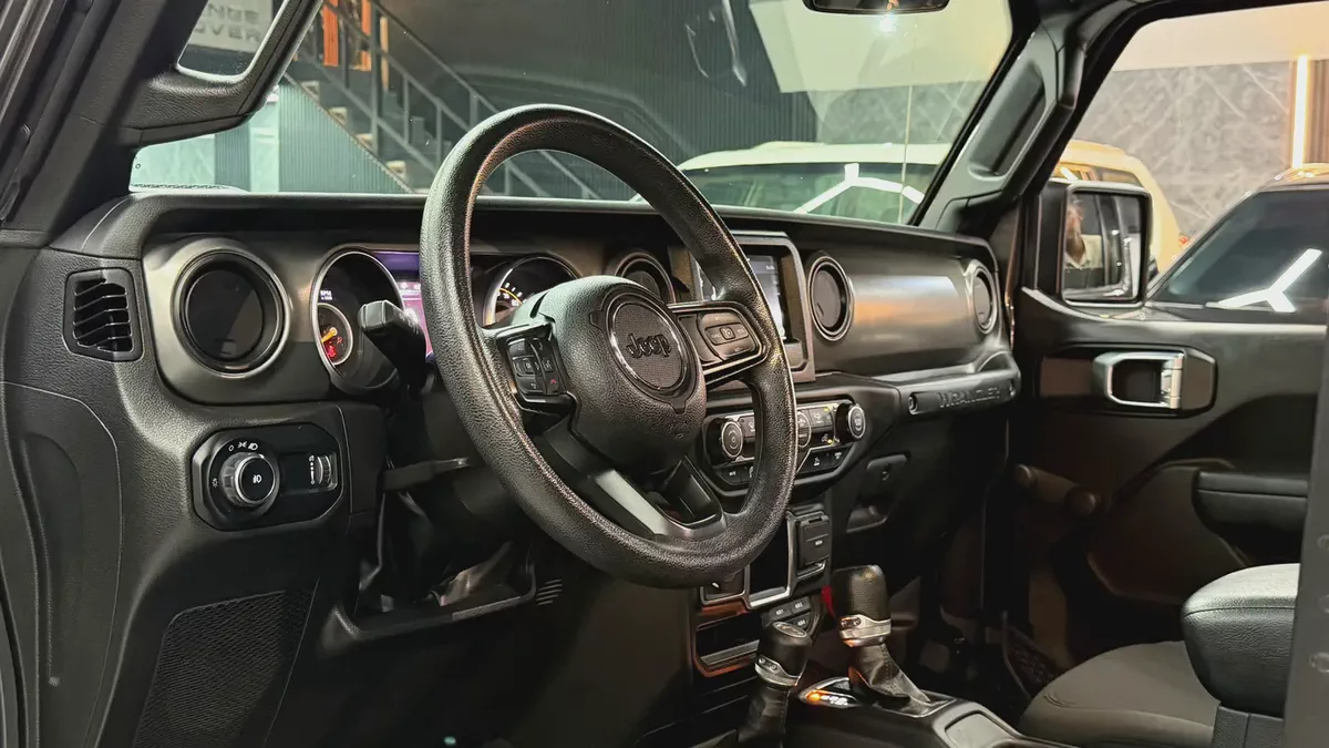 Jeep Wrangler Unlimited Sahara 2023 Warranty and Finance Available-7-7