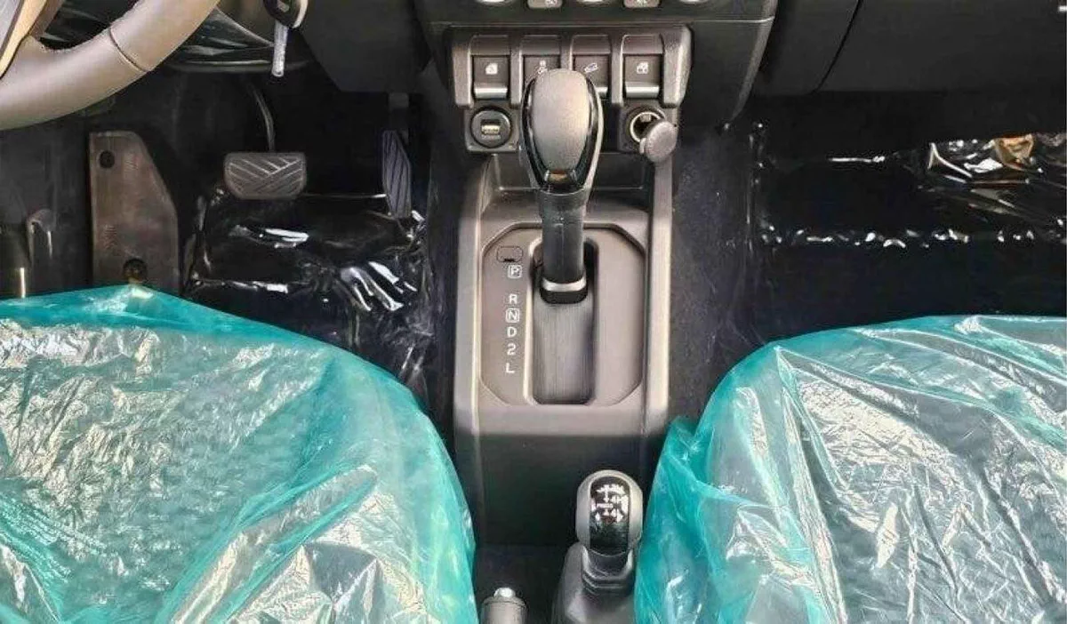Suzuki Jimny GL Suzuki Jimny 1.5L Gasoline M/Y2025-7-0