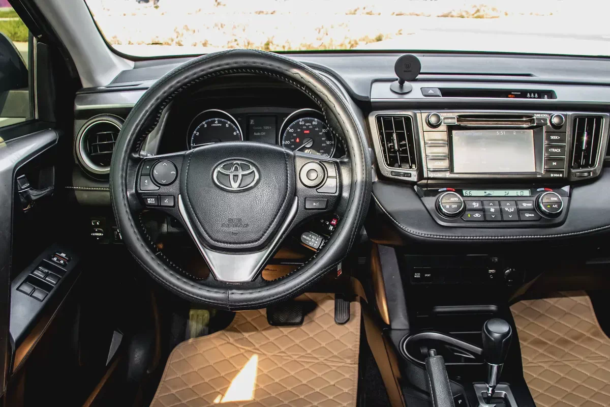 Well Maintained Toyota RAV4 XLE 2017 | American Specs | Sunroof & Alloys-9-9