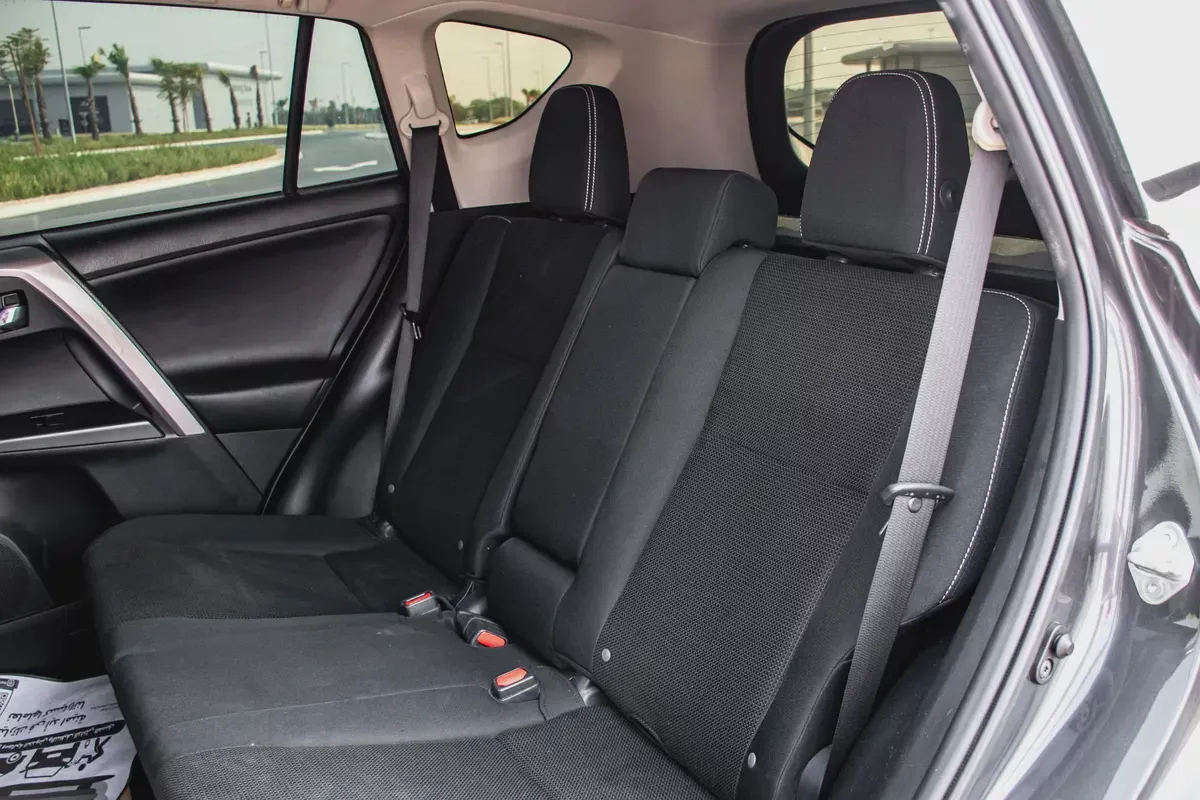 Well Maintained Toyota RAV4 XLE 2017 | American Specs | Sunroof & Alloys-17-17