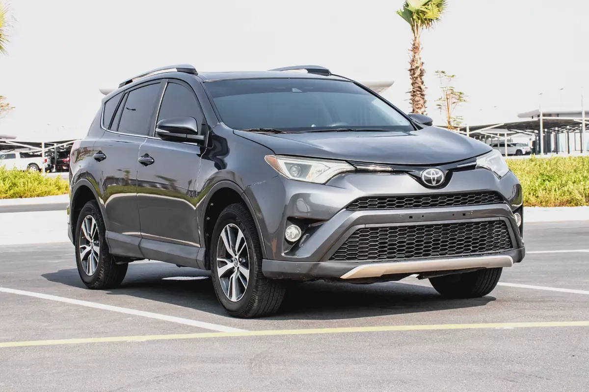 Well Maintained Toyota RAV4 XLE 2017 | American Specs | Sunroof & Alloys