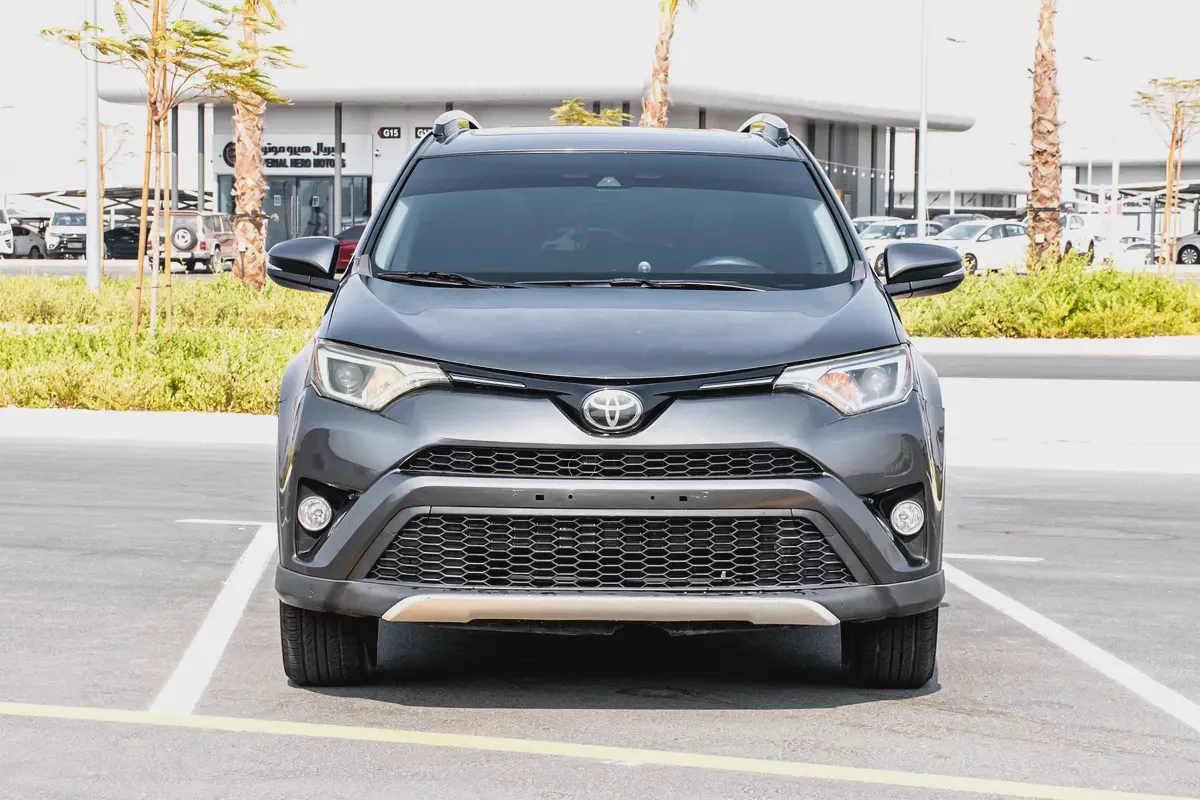 Well Maintained Toyota RAV4 XLE 2017 | American Specs | Sunroof & Alloys-2-2