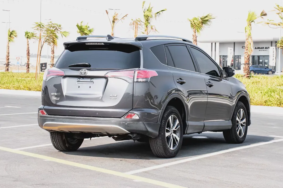 Well Maintained Toyota RAV4 XLE 2017 | American Specs | Sunroof & Alloys-6-6