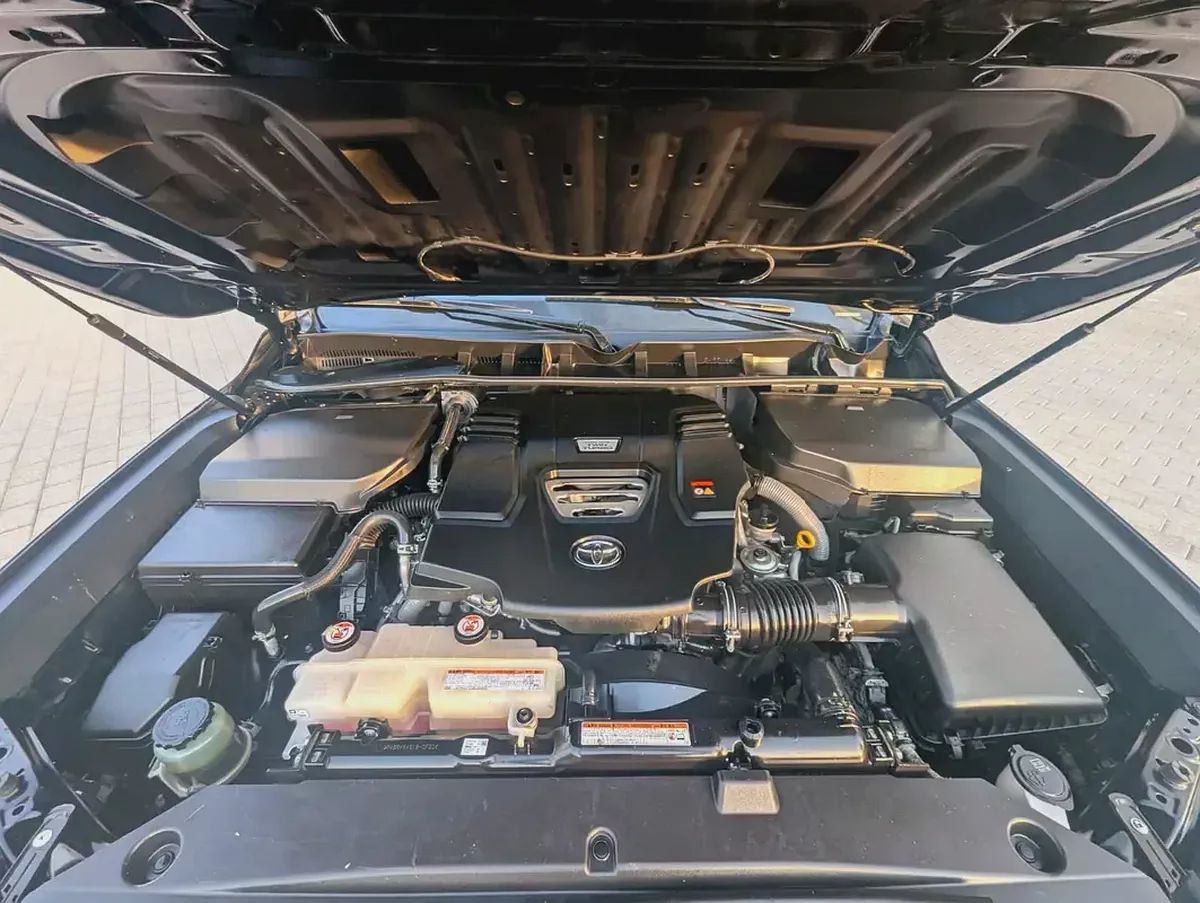Toyota Land Cruiser Diesel GXR 2022 | GCC Specs | Twin Turbo V6 | Only  | Excellent Condition-18-18