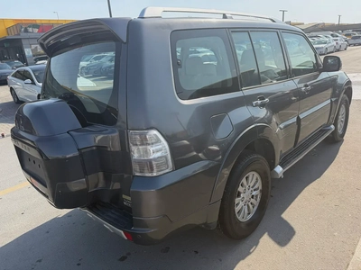 Pajero 2015 garu color GCC Calen xar-8