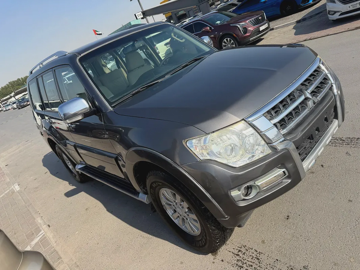 Pajero 2015 garu color GCC Calen xar-1-1