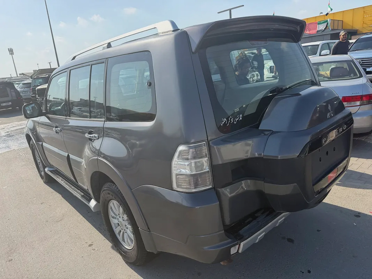 Pajero 2015 garu color GCC Calen xar-4-4