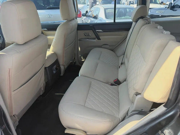 Pajero 2015 garu color GCC Calen xar